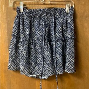 Kendall & Kylie High Waist Navy Diamond Skorts small